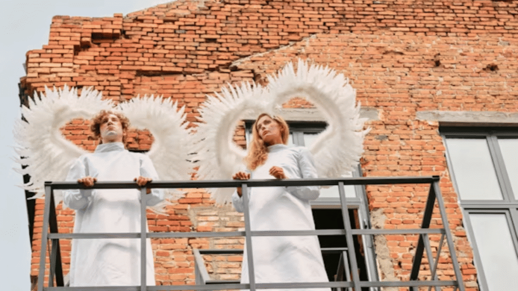 Sagės in 2025: History, Cultural Significance, and Modern Fashion